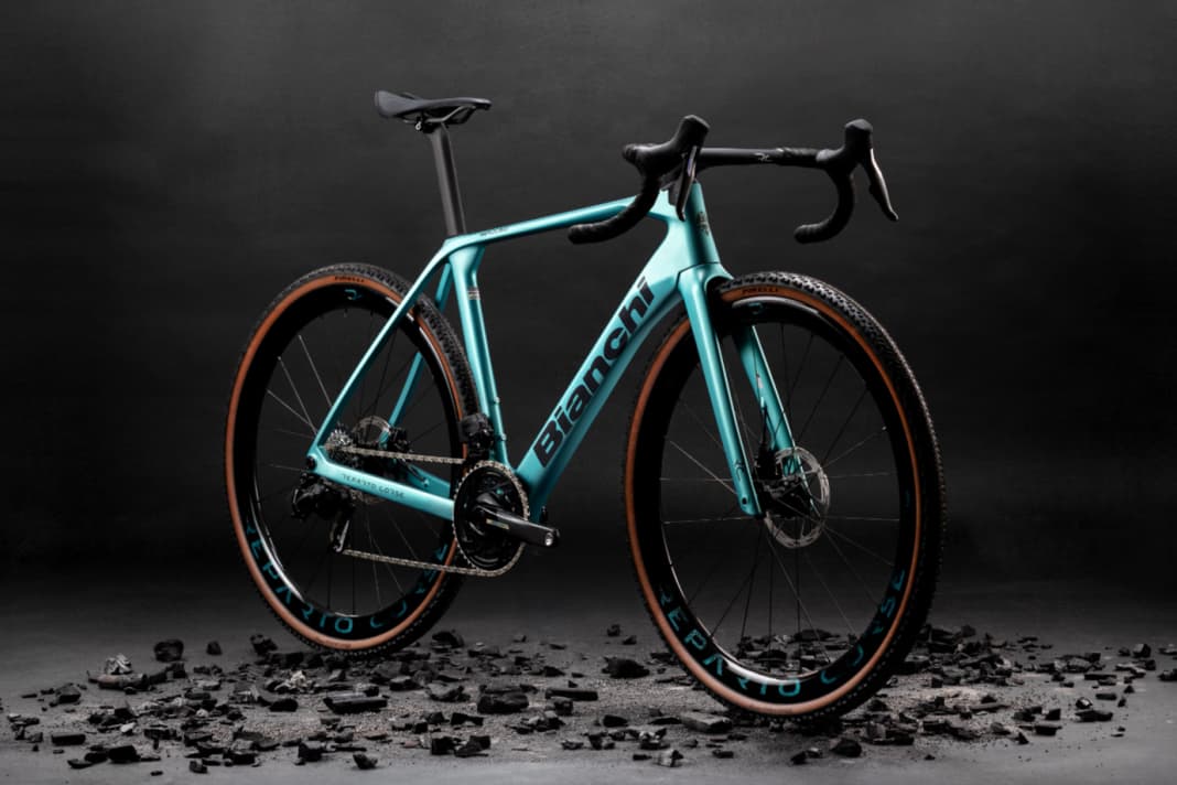 Le nouvel Impulso de Bianchi se veut un gravel bike optimisé pour la course. Grâce à des emprunts aux machines de course Oltre RC et Specialissima, il devrait être plus rapide que son prédécesseur.