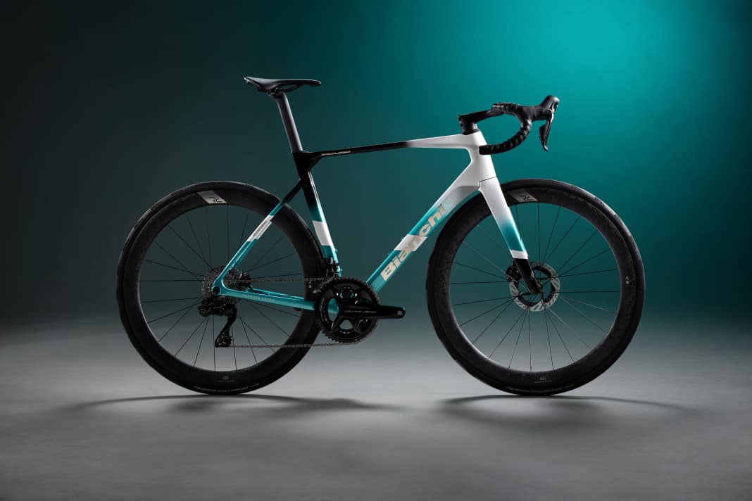 Das Specialissima geht den nächsten Schritt vom spezialisierten Leichtbau-Rennrad zum Allrounder für alle Etappenprofile