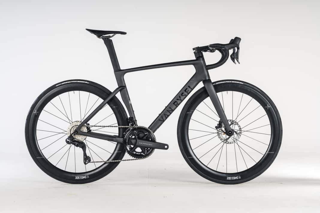 Le Van Rysel RCR-R Pro en test. Comment se comporte-t-il et à quelle distance du modèle professionnel ?
