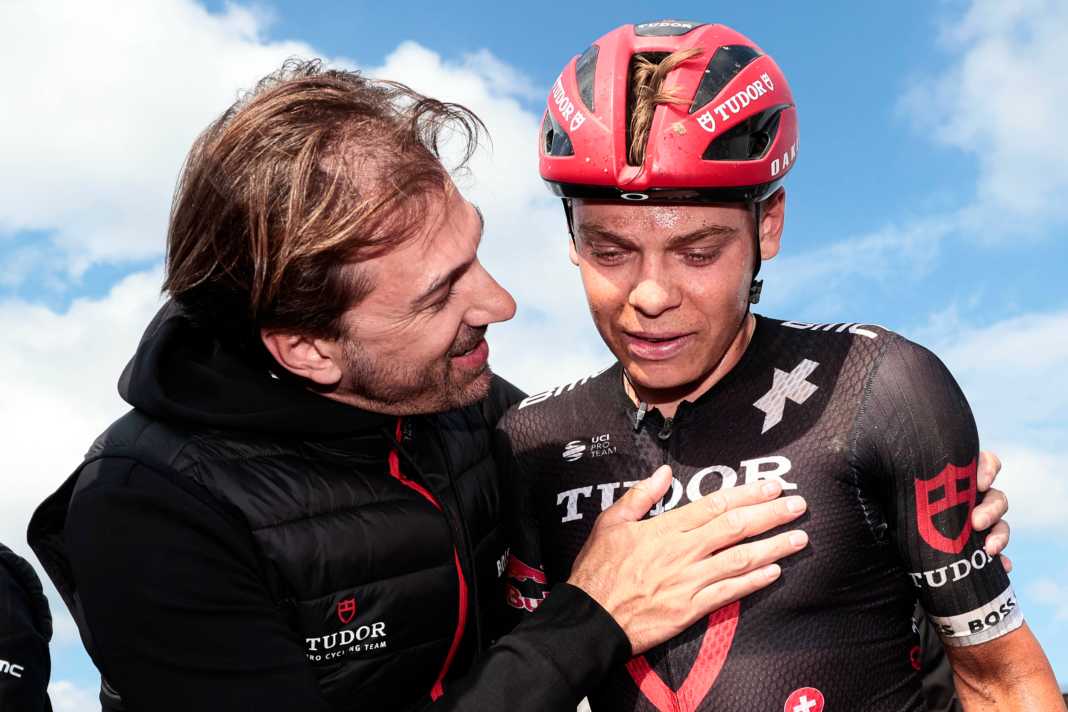 Des objectifs ambitieux : Le chef d'équipe Tudor Fabian Cancellara (à gauche), ici avec Marius Mayrhofer, veut remporter cette saison sa première victoire d'étape sur un Grand Tour.