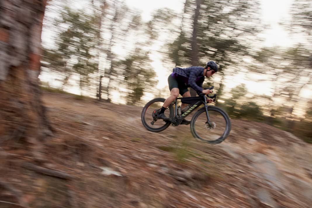 Grizl:ON heißt das neue E-Gravelbike aus dem Hause Canyon.