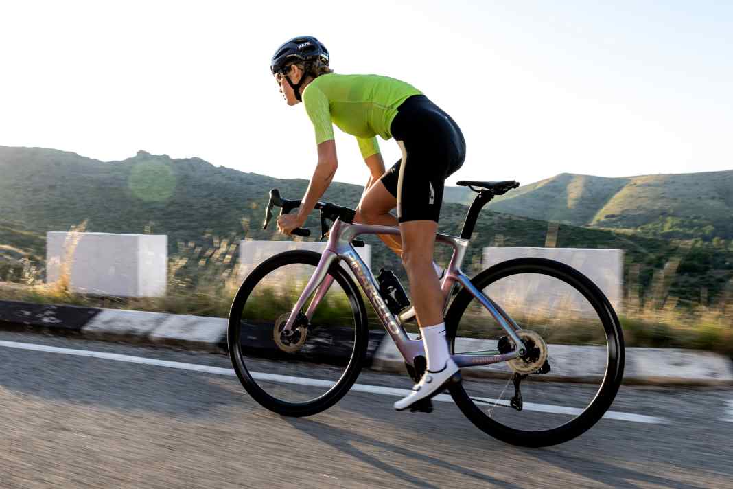 New Pinarello F: genes of the professional bike for a slightly smaller budget.