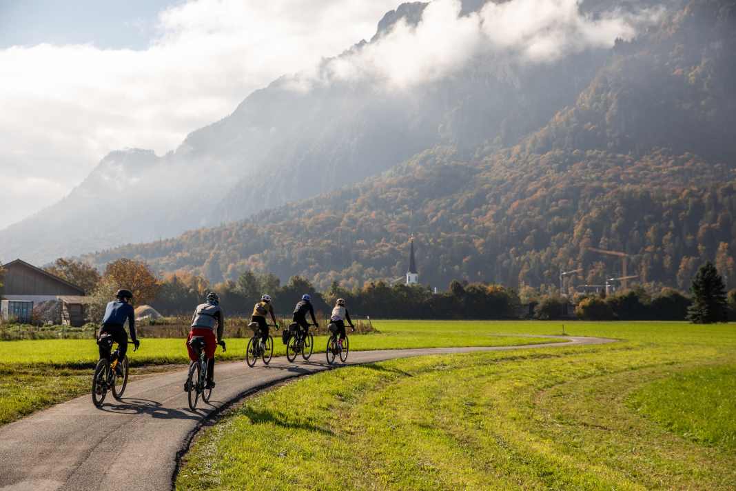 Fin octobre, une petite troupe teste : comment se passe le bikepacking avec un vélo de randonnée électrique ?