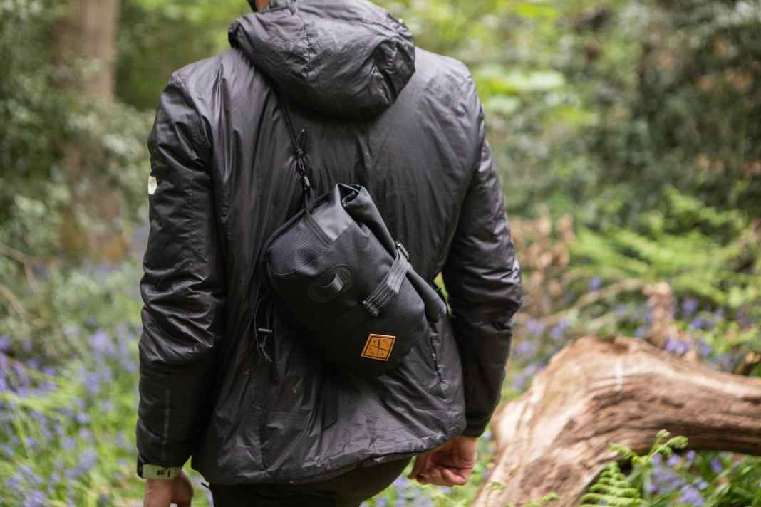 Roll-top canister - Can be quickly converted into a shoulder bag