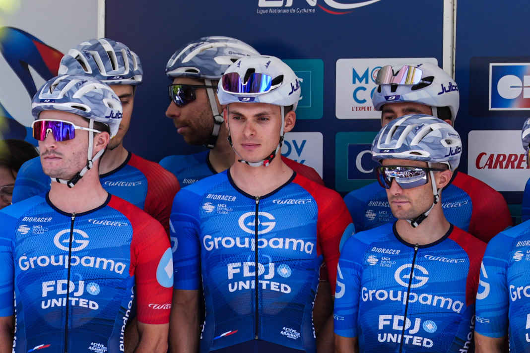 Bei der Präsentation der Fahrer wird es eng: Groupama - FDJ United stellte ganze 31 Fahrer bei den französischen Meisterschaften