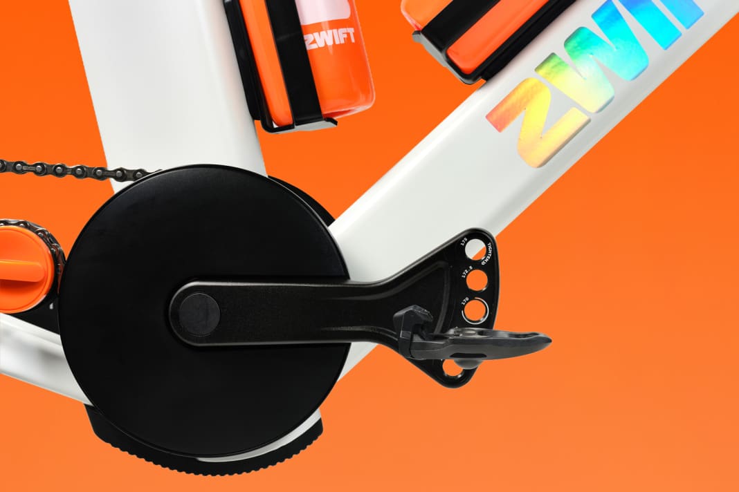 La deuxième version du vélo d'intérieur Zwift Ride propose cinq positions de montage pour les pédales. Cela permet de régler la longueur des manivelles entre 160 et 175 mm.
