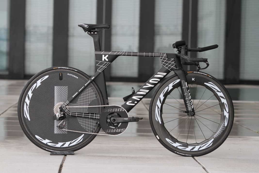 Das Canyon Speedmax SLX zählt zu den schnellsten Zeitfahrrädern auf dem Markt - gute Voraussetzungen für das Ziel des deutschen Kraftpaketes, sich heute als erster das Trikot des Gesamtführenden überstreifen zu dürfen.