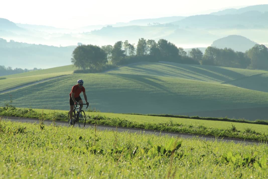 Frühaufsteher erleben die von der Sonne modellierten Hügel besonders plastisch.