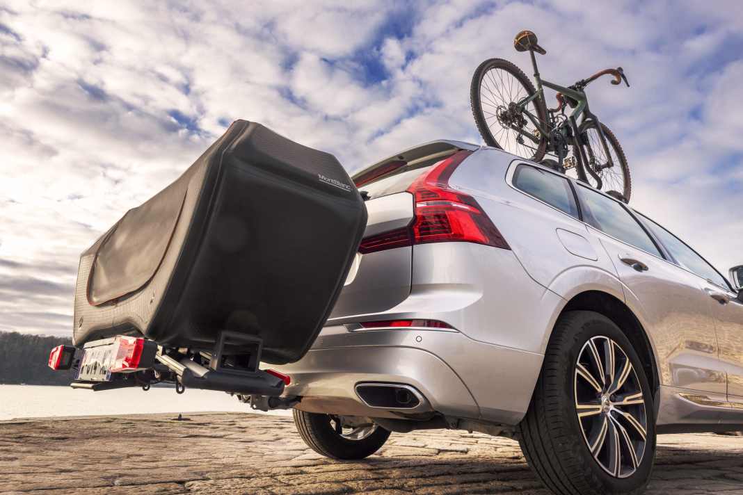 The Senja works with all standard towbar bike carriers.