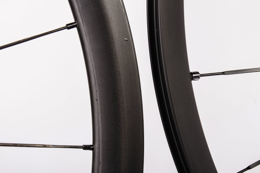 Carbon rims are the best way to achieve good aerodynamics at a reasonable weight