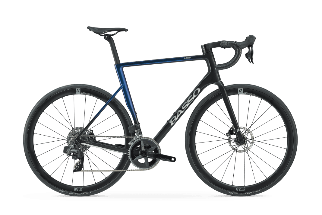 The Basso Astra is available with either an electronic groupset from Shimano (105 Di2, Ultegra Di2) and SRAM (Rival eTap, Force eTap) or a mechanical groupset from Campagnolo (Chorus).