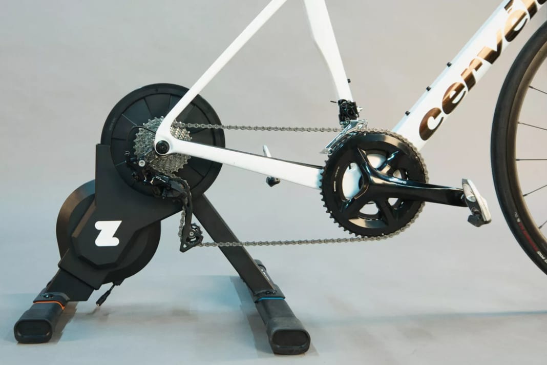 Une dizaine de minutes après l'ouverture du colis, le premier essai du rouleau Zwift a pu commencer.
