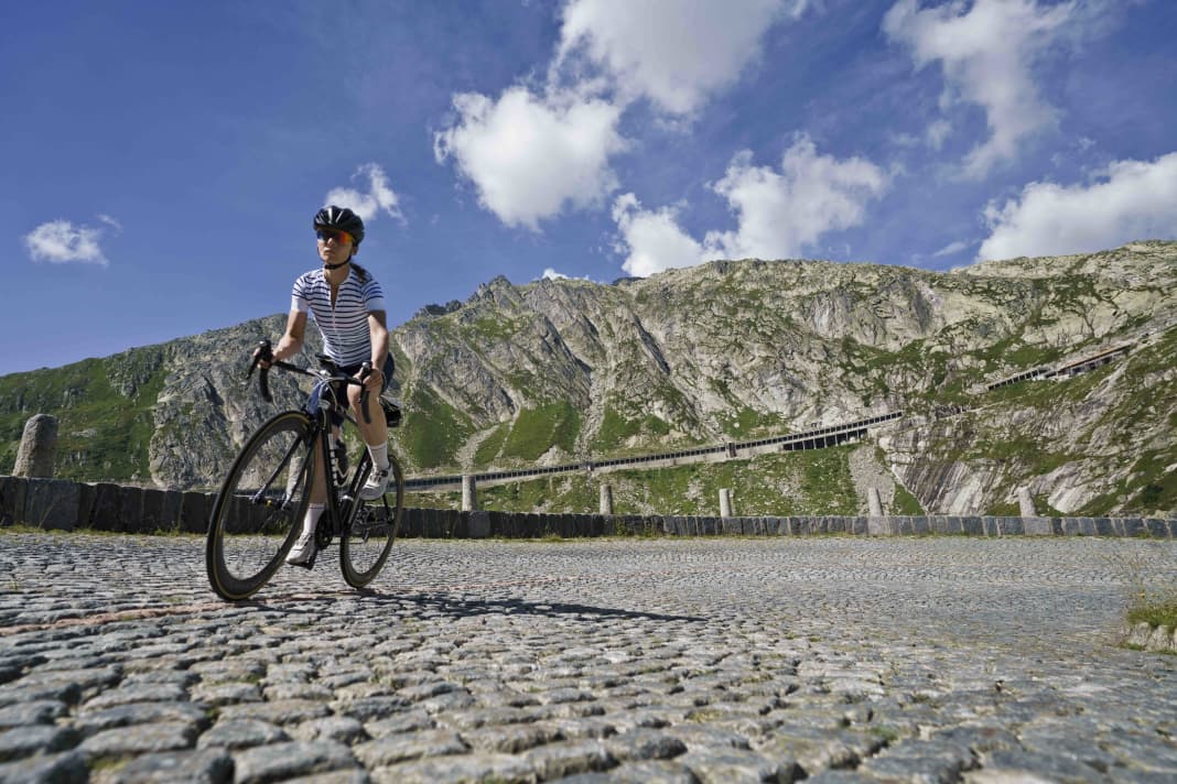 Gotthard Pass, south side: the historic Tremola road Photo: Jörg Wenzel