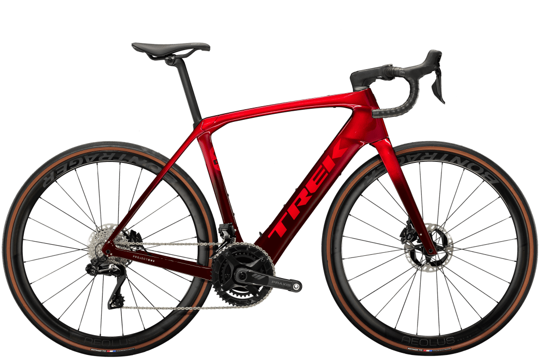 Le Trek Domane+ SLR 9 est le modèle le plus léger avec 11,8 kg.