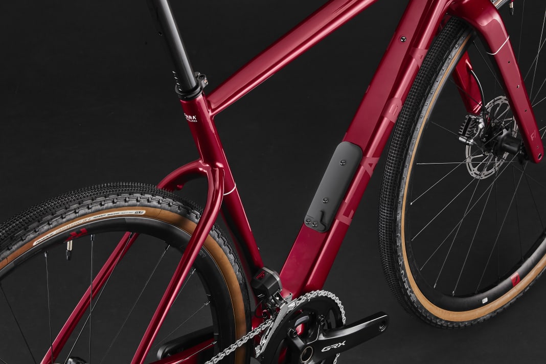 There is extra storage space in the down tube.