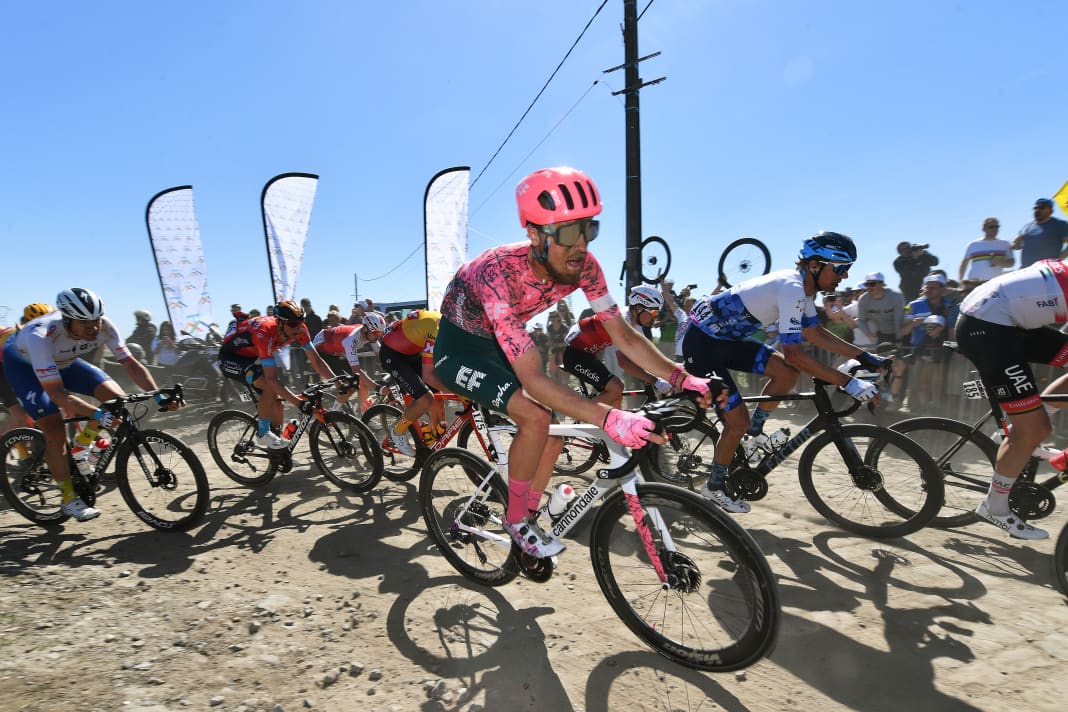 La saison des classiques est à nos portes et Jonas Rutsch veut enfin faire les gros titres sportifs après une saison 2022 épidémique. Avec l'Omloop Het Nieuwsblad le 25 février en Belgique, le coureur de 25 ans se lance dans les courses de printemps.