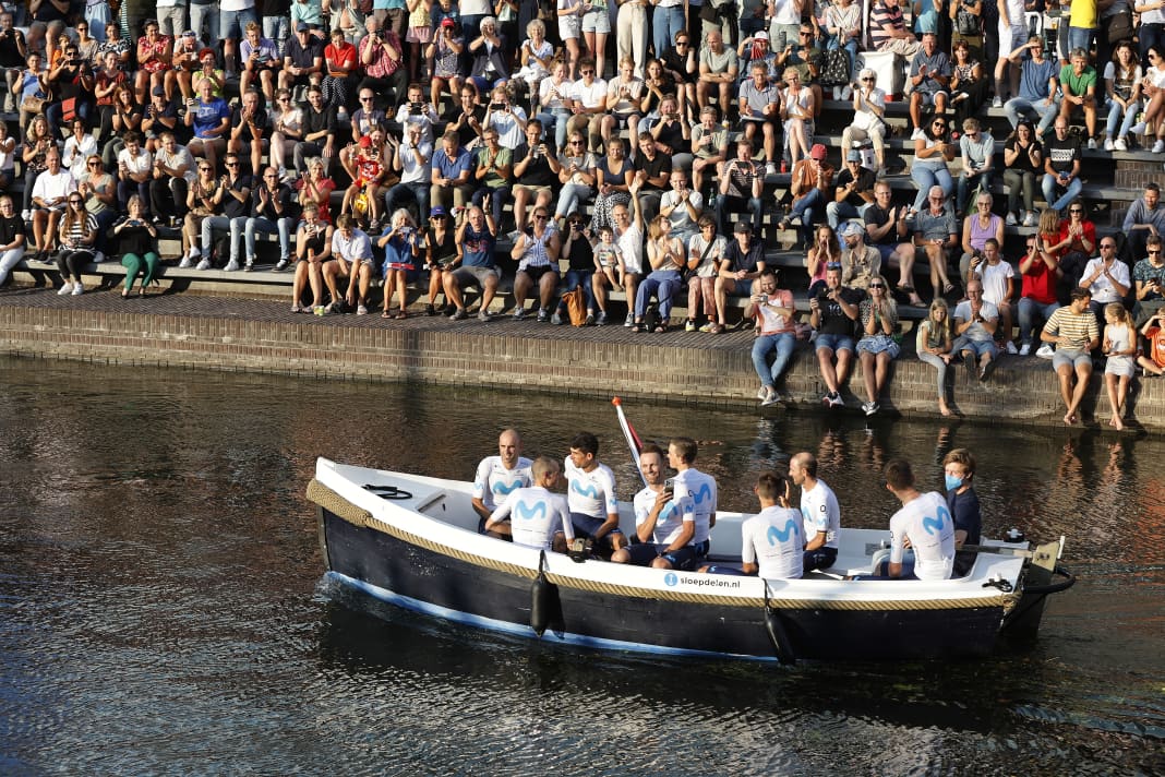 Team Movistar shows off its new outfit