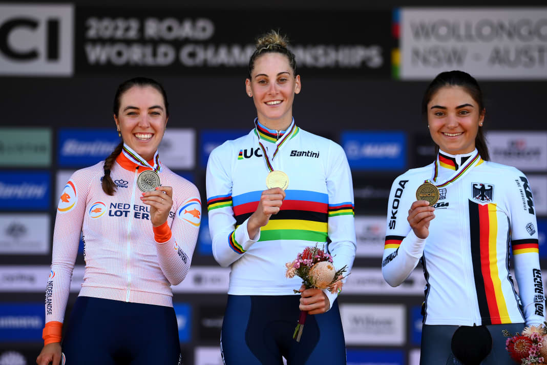 Tous les champions et championnes du monde des championnats du monde de cyclisme 2022 : Contre-la-montre individuel U23 femmes : Or Vittoria Guazzini (Italie), argent Shirin van Anrooij (Pays-Bas), bronze Ricarda Bauernfeind (Allemagne) 