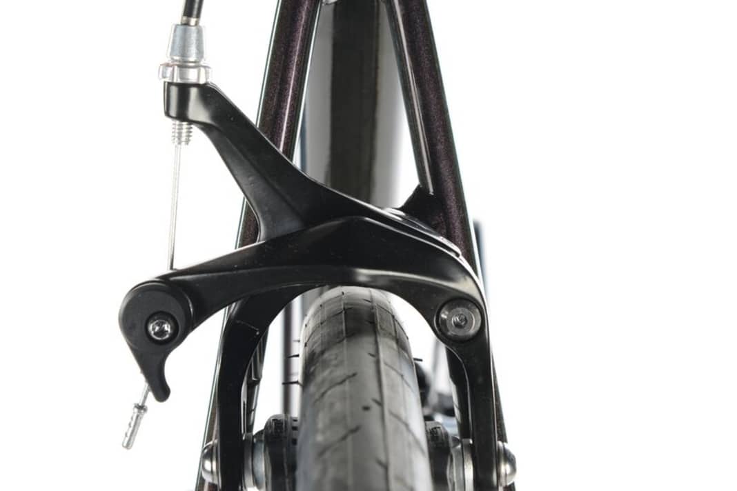 Die Hinterbaustreben am Giant sind nicht symmetrisch ans Sitzrohr geschweißt. 