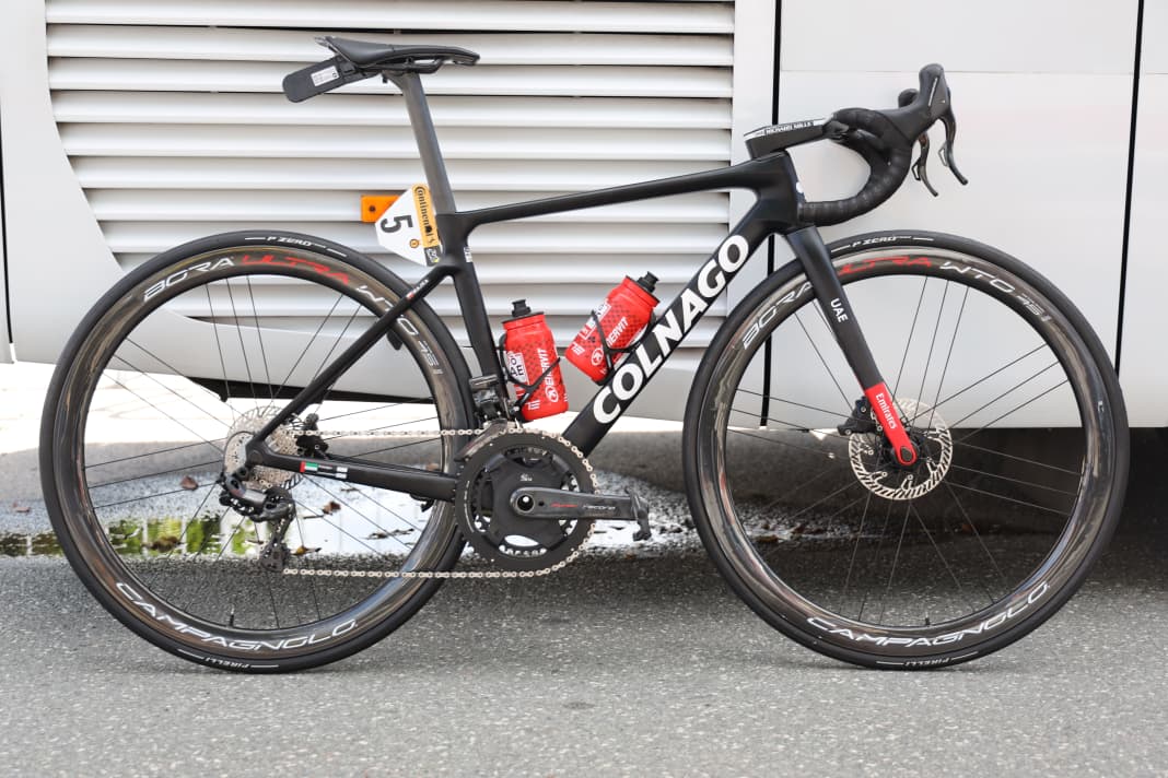 Le Colnago Prototipo a été utilisé par la plupart des coureurs de l'équipe UAE au départ du Tour à Copenhague, y compris le Polonais Rafal Majka. Seuls deux coureurs ont pris le départ avec le V3Rs précédent.