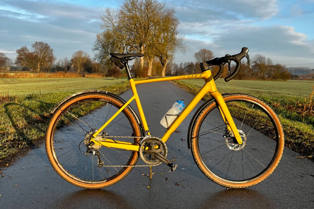 Sont concernés par le rappel : Le vélo de gravel Scott Speedster Gravel 40 EQ de 2022 équipé de garde-boue.