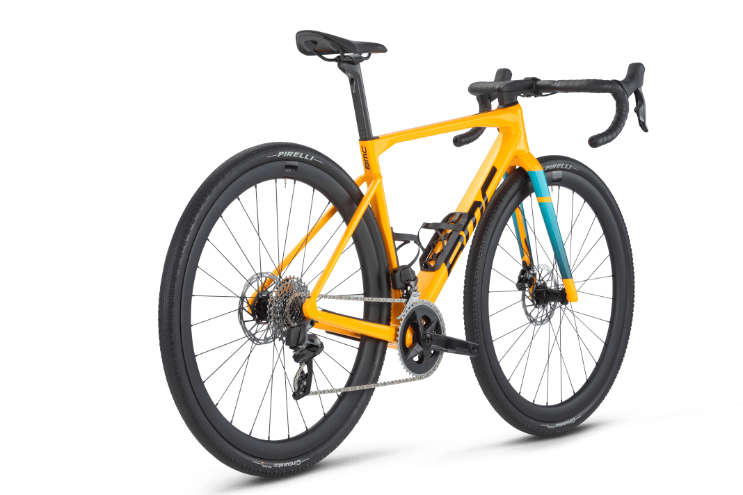 C'est parti pour le Kaius THREE à 5 499 euros avec SRAM Rival AXS et des roues en carbone de réserve - en même temps la seule variante avec dérailleur arrière.