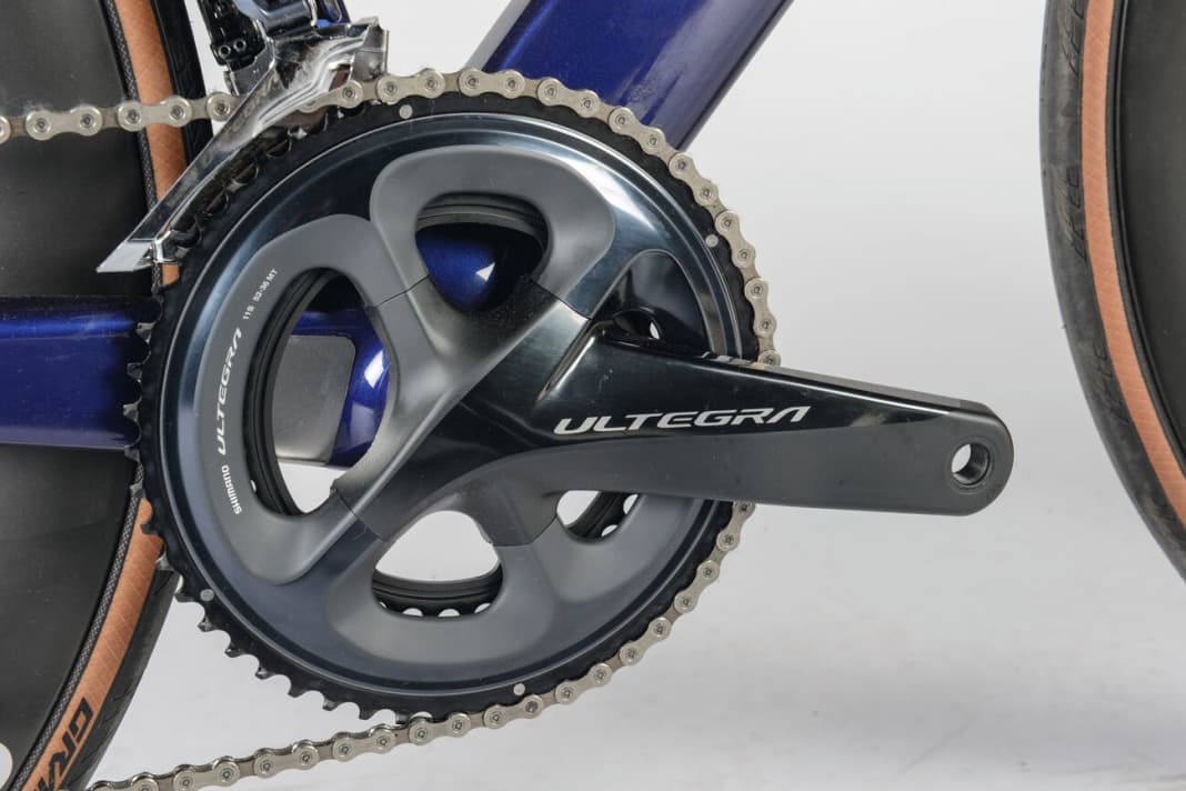 Canyon has an integrated power meter as standard (Fig. 2), the cheaper model switches mechanically