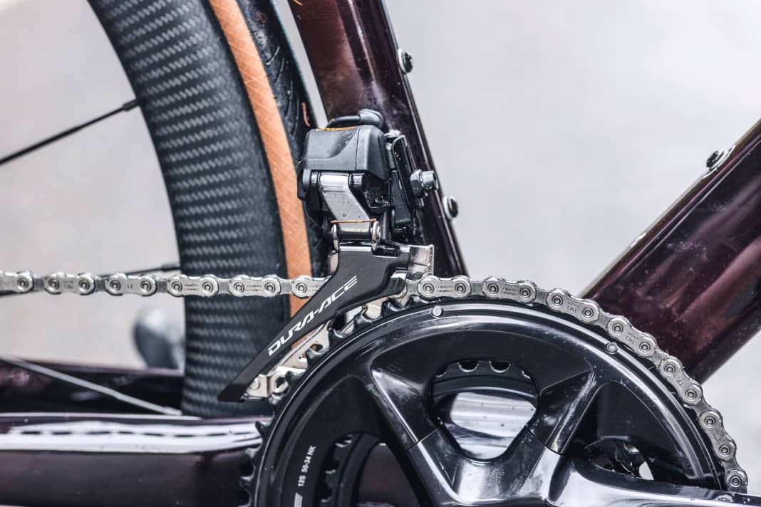 The new Dura-Ace shifts with maximum precision, the brakes decelerate excellently