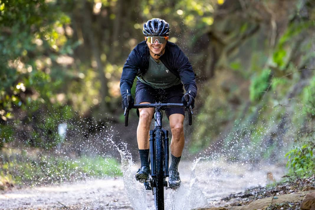 Federgabel, Dropper-Post und Breitreifen: Das neue Revolt X richtet sich an Abenteurer.