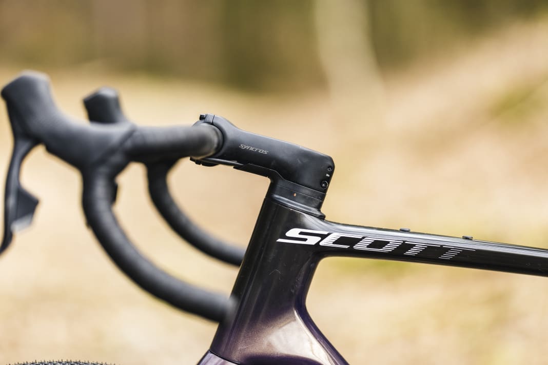 Les câbles cachés sont de plus en plus courants sur les vélos de course. L'inconvénient est que les possibilités de réglage sont limitées.