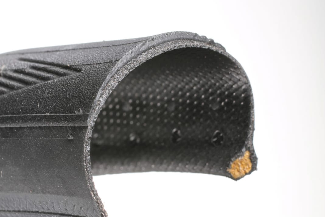 Tubeless tyre: Basically a clincher, but with a more stable tyre foot and inner coating