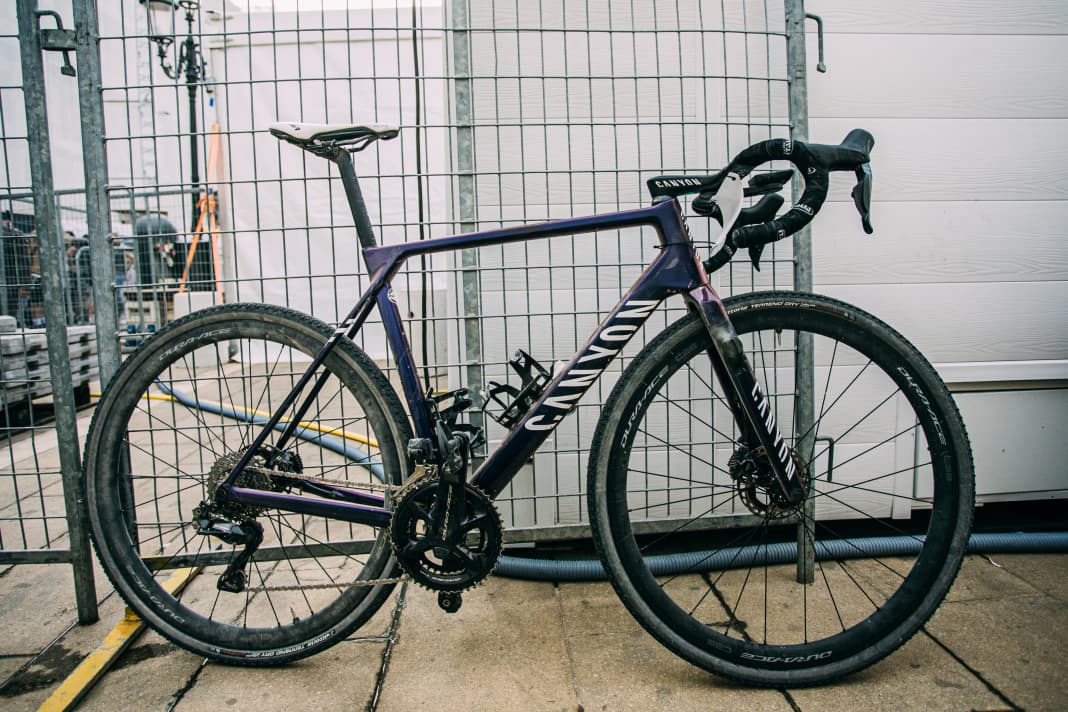 Das Canyon Ultimate CFR, das Gianni Vermeersch bei der Gravel-WM fuhr, ist ein Straßenrad, das fürs Gelände angepasst wurde