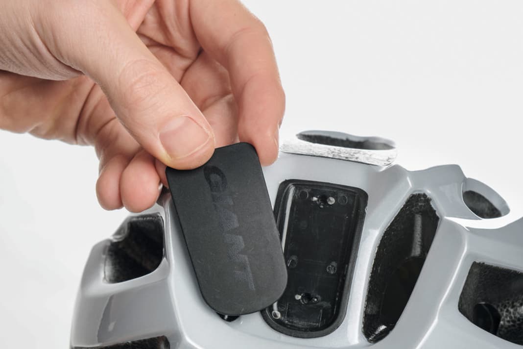 Sur le Giant bon marché, il y a de la place à l'arrière pour un feu arrière.