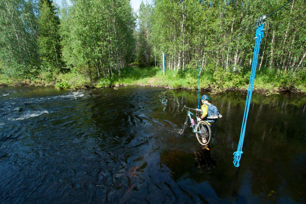 Durch den Pärjänjoki-Fluss