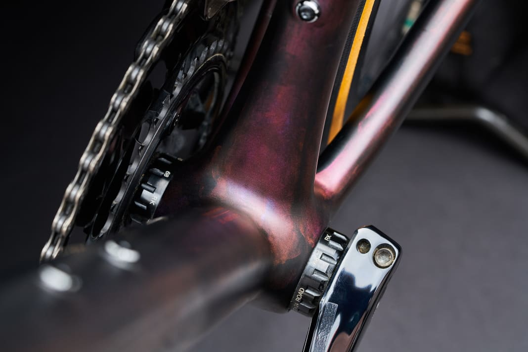 Minimalist: The BSA bottom bracket of the Aethos.