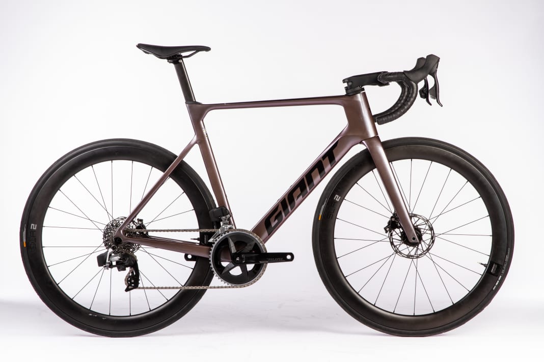 Our test bike: the Giant Propel with SRAM Rival eTap AXS groupset.