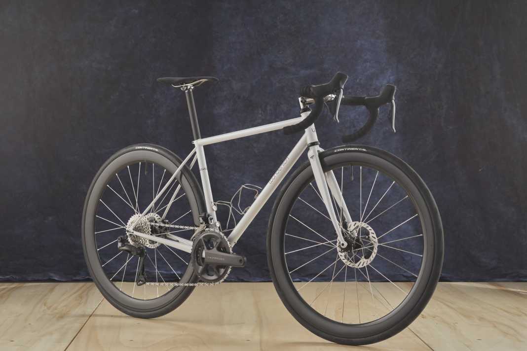 Der Award für das beste Rennrad geht an Wunderlich. Mit seinen 30 Millimeter breiten Reifen bringt das Rad knapp unter 8 Kilo auf die Waage. Genau sind es 7,96 Kilo.