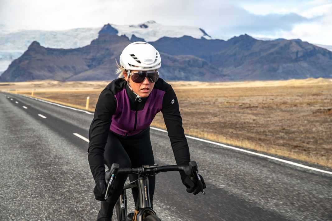 Die neue Assos Mille GT Hashoogi S11 Winterjacke ist ab sofort zum Preis von 299 Euro erhältlich.