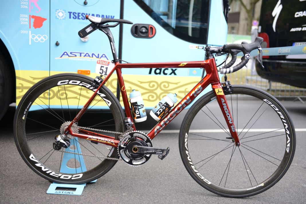 Argon18 est cette année le nouveau fournisseur de l'équipe Astana, qui utilisait auparavant des vélos Specialized. Arus Gallium Pro est un modèle classique et léger, juste ce qu'il faut pour les spécialistes de l'escalade.