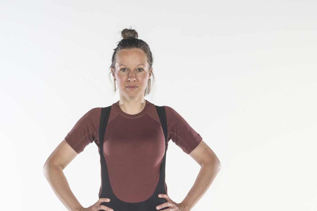 Shimano has its W's Eleganza Bib Shorts tailored in Italy from fine thread. Will the lightweight cycling shorts also score points in practice?