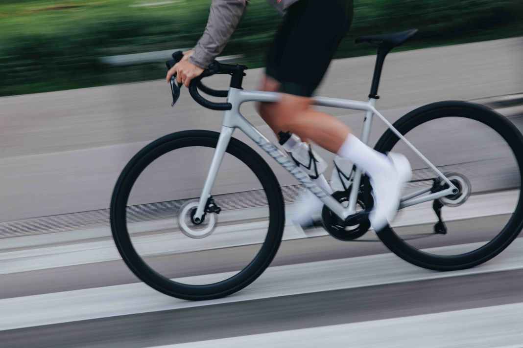 Das neue Specialized Aethos 2 soll zu den leichtesten Serienrädern gehören, die leichteste Version soll die Sechs-Kilo-Marke knapp knacken