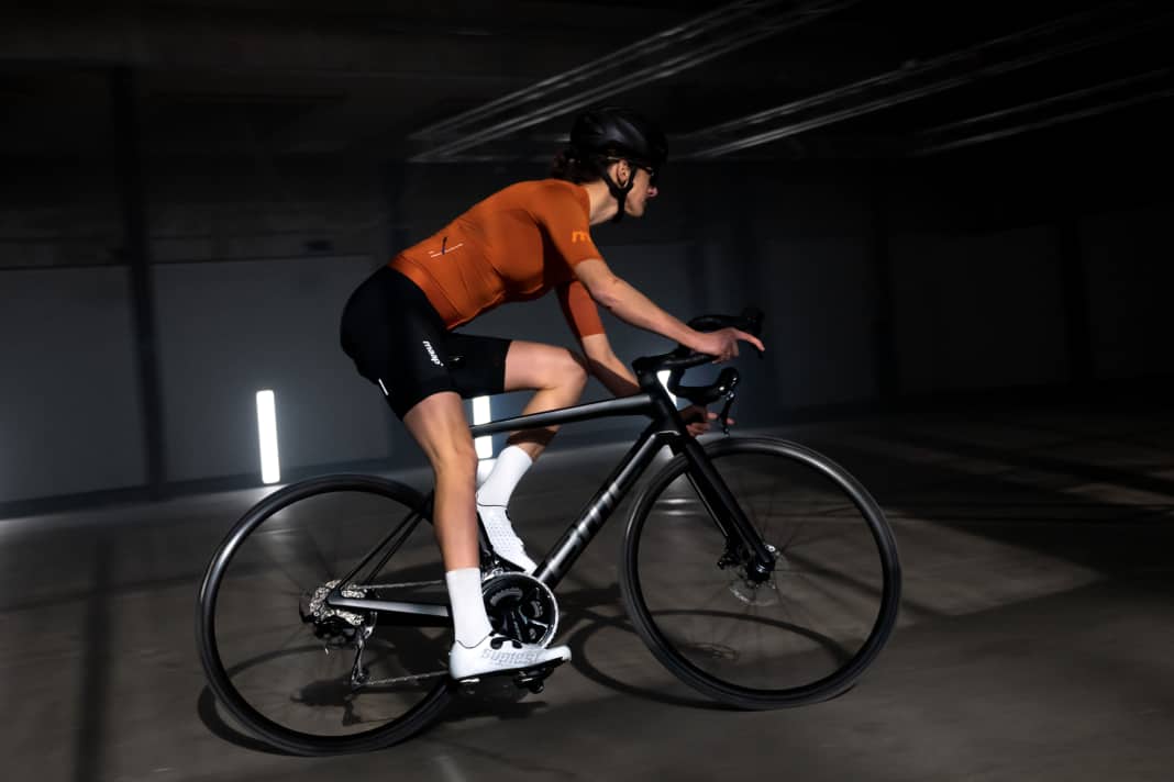 Die Teammachine SLR von BMC kommt in der neuesten Ausbaustufe mit integrierten Leitungen, bleibt ansonsten aber unverändert.