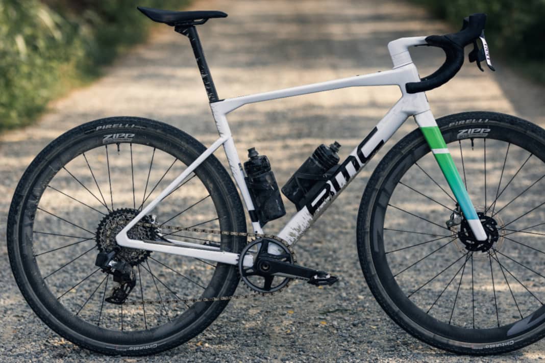 Drei Stellverteter für die Spezialisten unter den Gravelbikes: Das rennmäßige BMC Kaius...