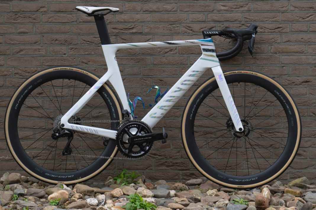 Folgende Rennräder wurden bei Shimano gestohlen: Canyon Aeroad CFR-WC Edition von Mathieu van der Poel