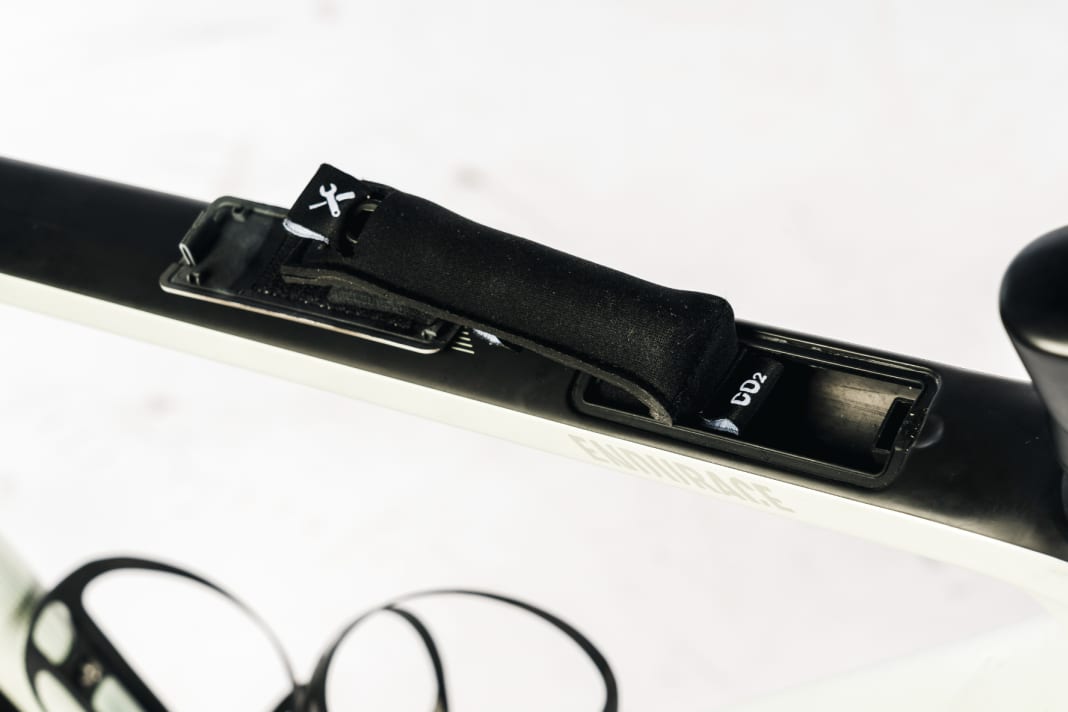 Small storage compartments in the frame provide space for a puncture repair kit. Either on the top tube...