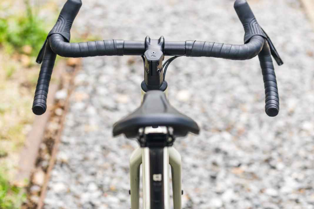 Cockpit classique en aluminium en deux parties : avec le Grizl, Canyon mise sur le confort et la facilité d'entretien.