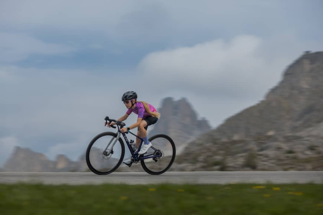 Enfin ! Un nouveau vélo de course pour les jeunes.