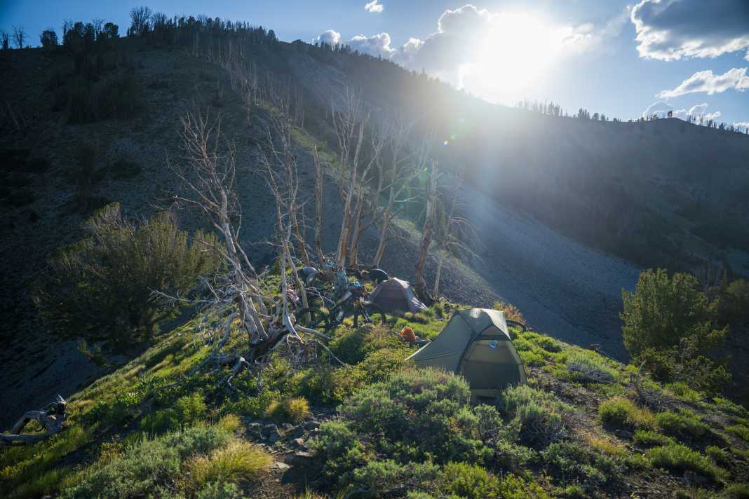 Évite les surprises humides lors d'une randonnée à vélo : les tentes Ultralight.