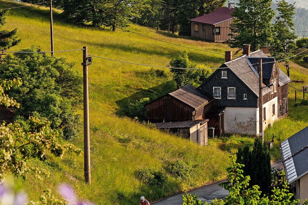 Almost alpine: Climbing the hairpin bends to the Aschberg near Klingenthal almost feels like being in the Alps.