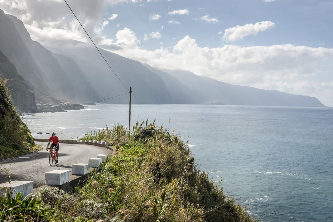 Dreamlike: the coastal road in the north is one of the most beautiful in the world. And one of the most strenuous.